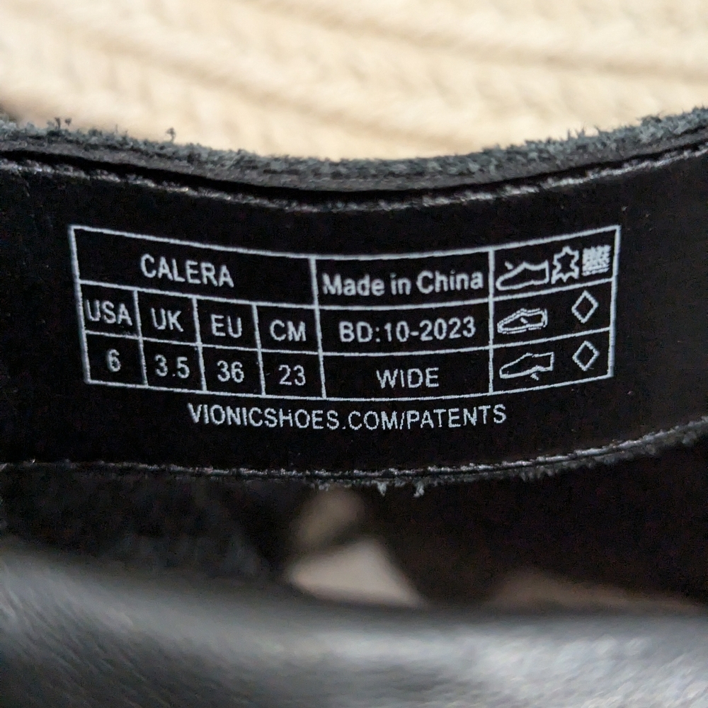 NWOB VIONIC Calera Black Wedge Shoes Sandals 6 - Picture 4 of 4